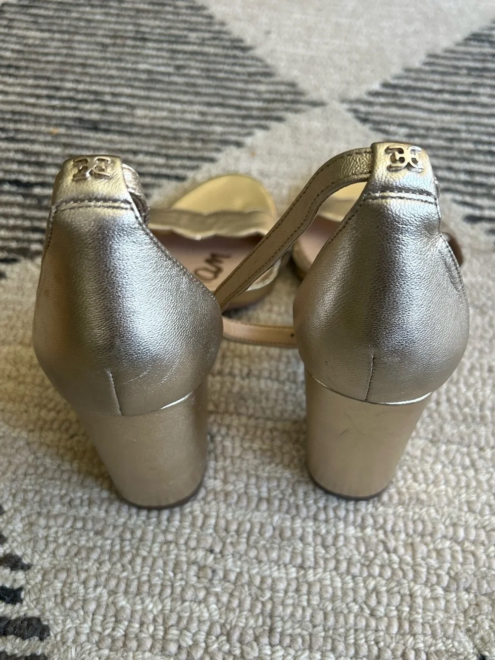 Sam Edelman Odila Metallic Gold Scalloped Block Heel Sandals - Size 7.5 - Picture 6 of 10